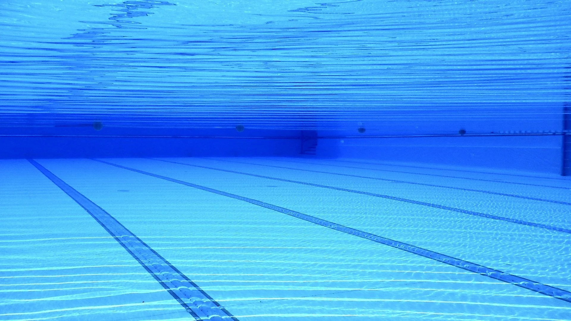 Desinfección de piscina con agua salada sin cloro